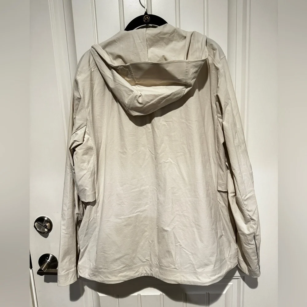 Lululemon Men's Stretch Cargo Jacket - Picture 5 of 10